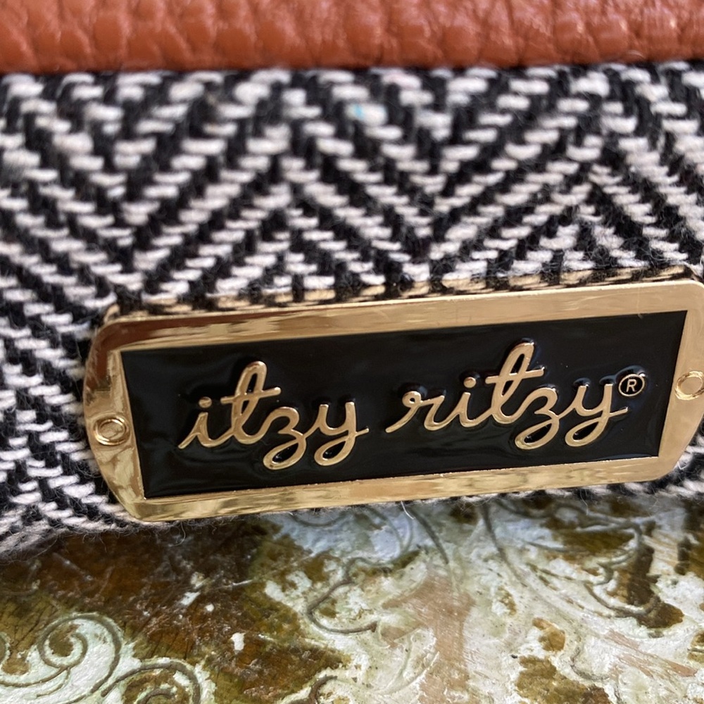 itzy ritzy Black & Brown Mini Wristlet for Kids - Picture 2 of 12